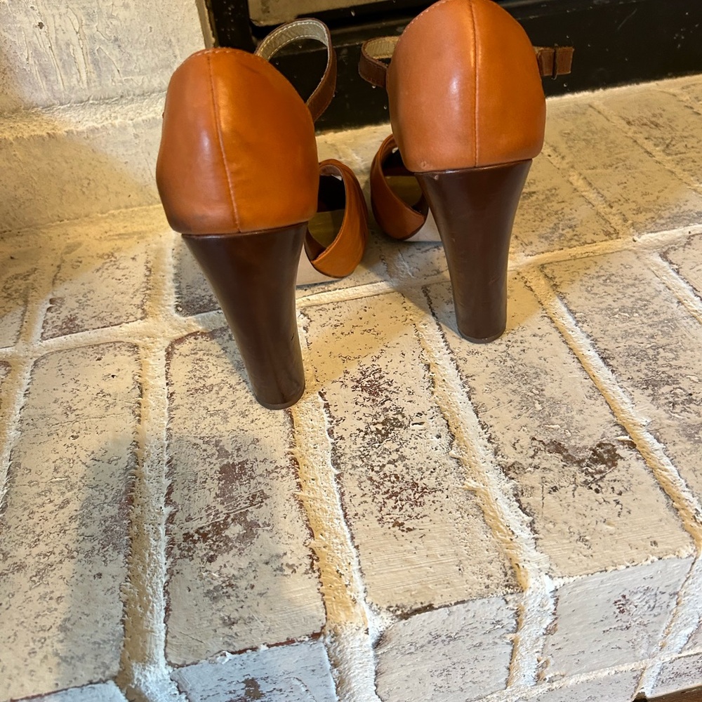 Heels - Picture 3 of 7